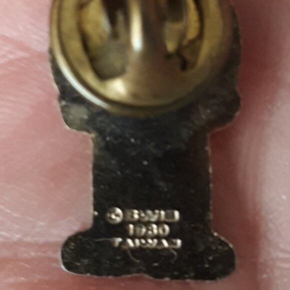 Vintage 1980 Signed Scarecrow Enamel Lapel Brooch Pin Halloween Fall Anytime - Picture 4 of 4